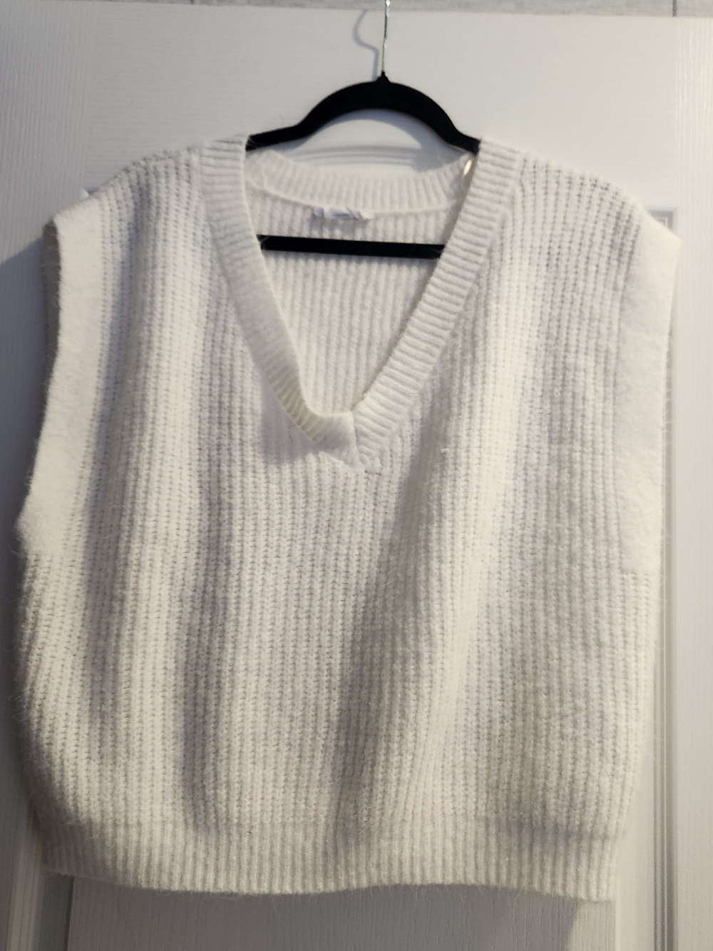 White V-Neck Knit Sweater Vest - Women's Sweaters L EUC